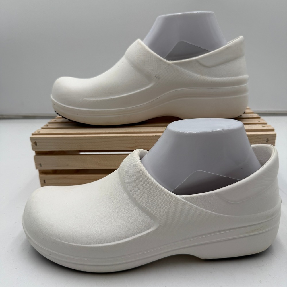 Crocs Neria Pro Clog Dual Comfort White Slip Resistant Work Shoes Womens Size 9
